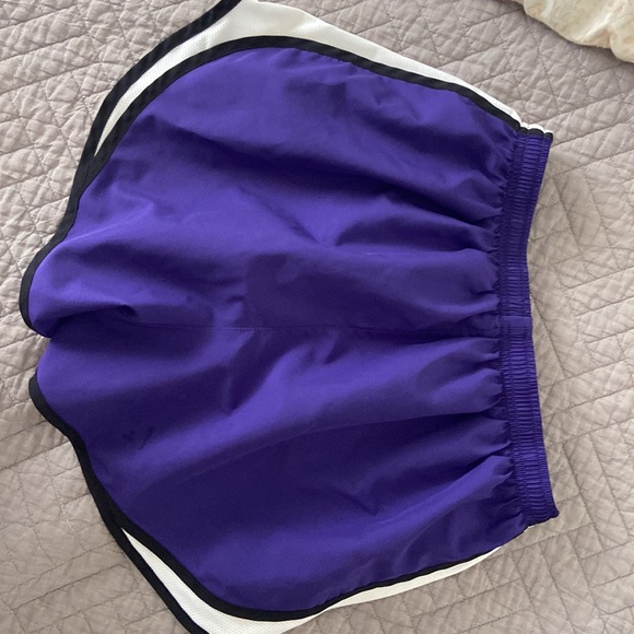 Nike dry tempo running shorts Color purple with white side and black trim Size 6 - Picture 2 of 3